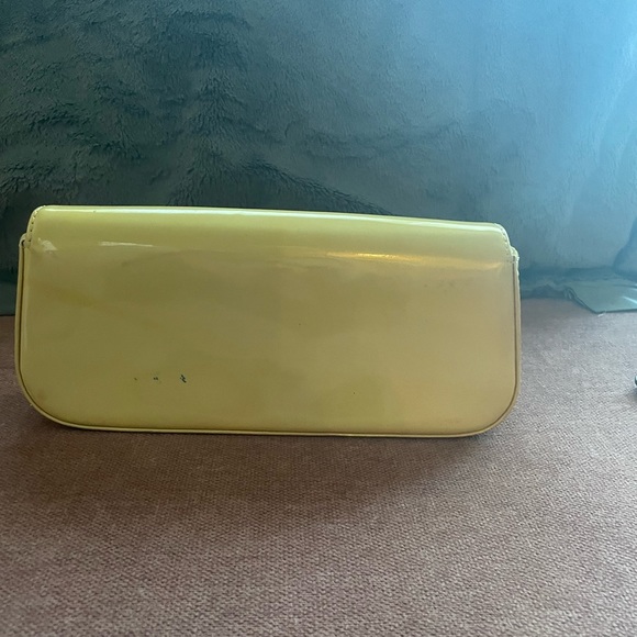 Louis Vuitton Yellow Vernis Sobe ClutchVGUC- PRICE DROPPED! - Picture 4 of 12